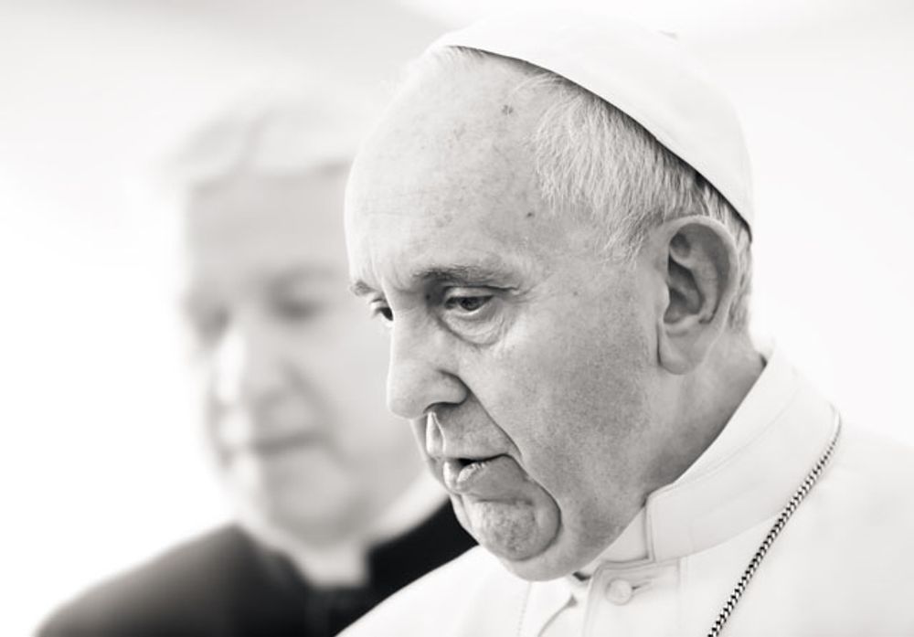 P&aring;ven Franciscus fick i b&ouml;rjan av december en utf&ouml;rlig dossier av tidningen El Pa&iacute;s.