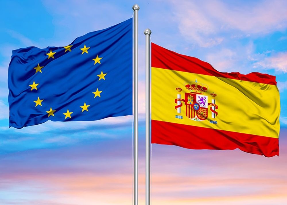 EU kritiserar Spanien f&ouml;r dess restriktiva upps&auml;gningsvillkor.