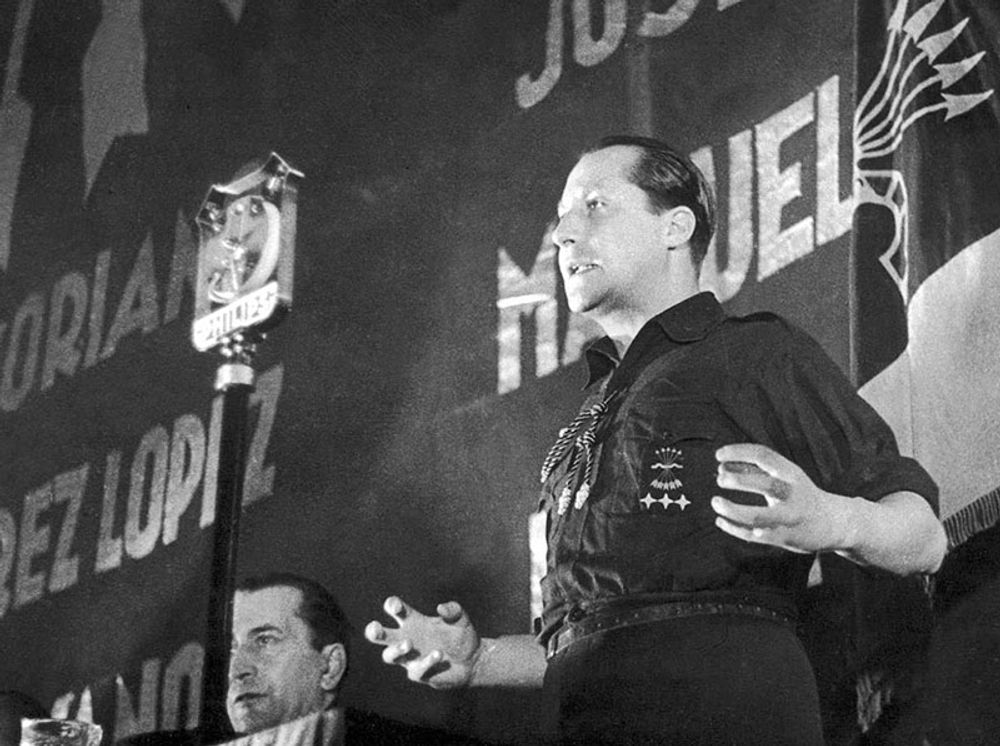 Jos&eacute; Antonio Primo de Rivera var son till diktatorn Manuel Primo de Rivera och grundade La Falange, som var det enda till&aring;tna partiet under Francoregimen.
