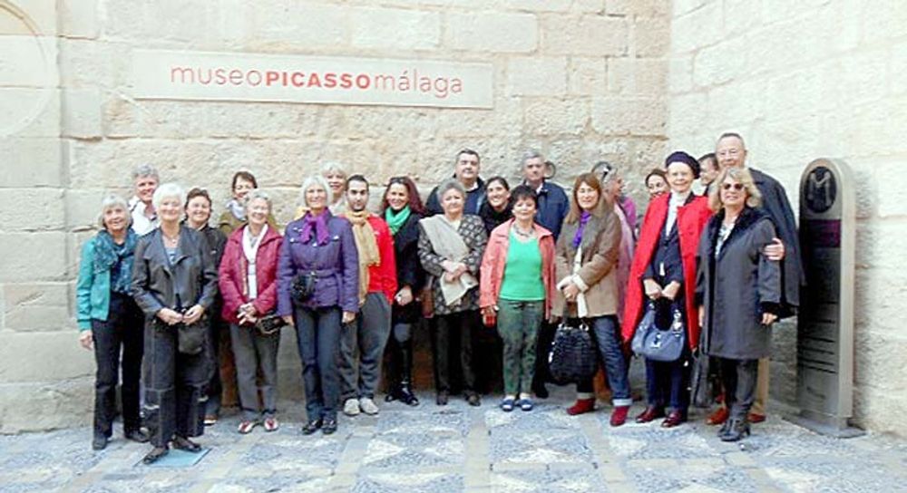 La Caixa bj&ouml;d en grupp utl&auml;nningar fr&aring;n Mijas att bes&ouml;ka Hilma af Klints utst&auml;llning, p&aring; Picassomus&eacute;et i M&aacute;laga. Foto: Ayto de Mijas