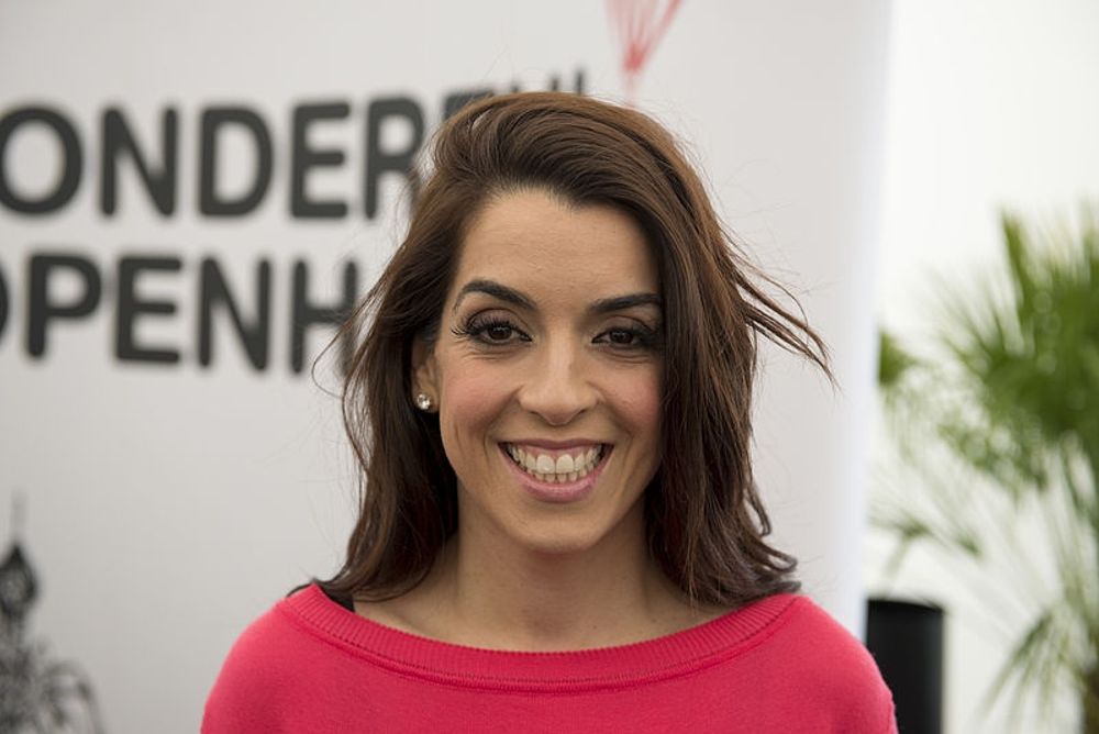 Ruth Lorenzo deltog i K&ouml;penhamn med sin egen l&aring;t "Dancing in the Rain", som hon sj&ouml;nk mestadels p&aring; engelska.