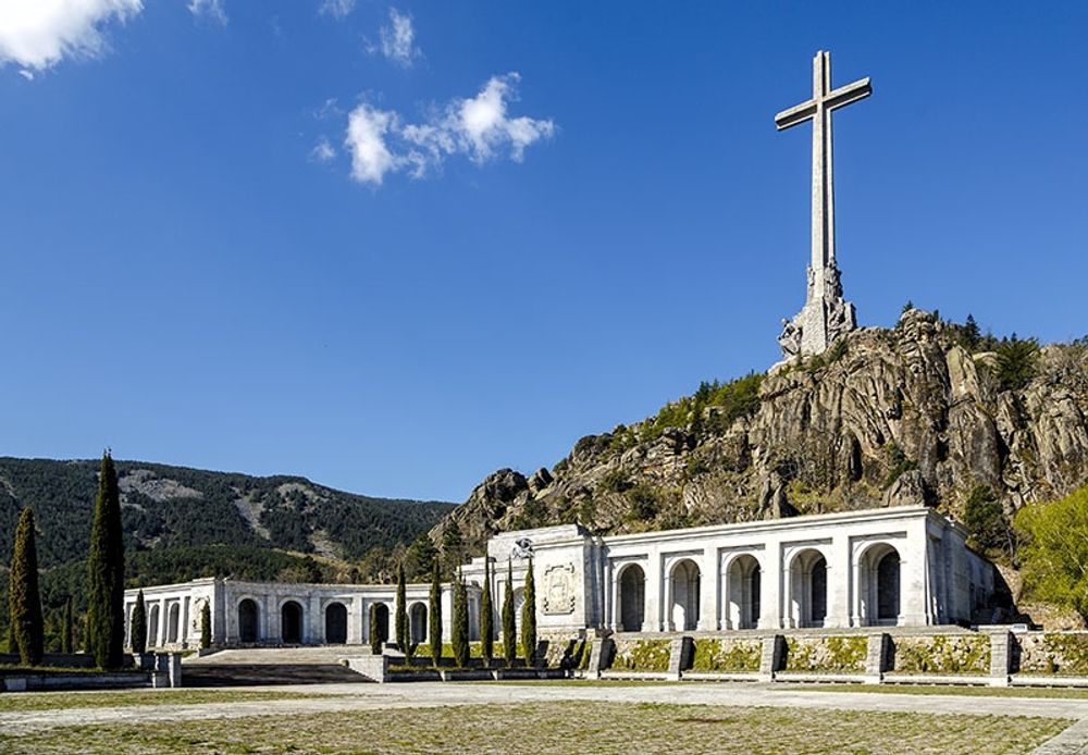Det har tagit 87 &aring;r f&ouml;r de anh&ouml;riga till tolv personer som avr&auml;ttades av Francoregimen att f&aring; omh&auml;nderta deras kvarlevor. Regimen begravde dem, utan de anh&ouml;rigas k&auml;nnedom, i Valle de los Ca&iacute;dos.