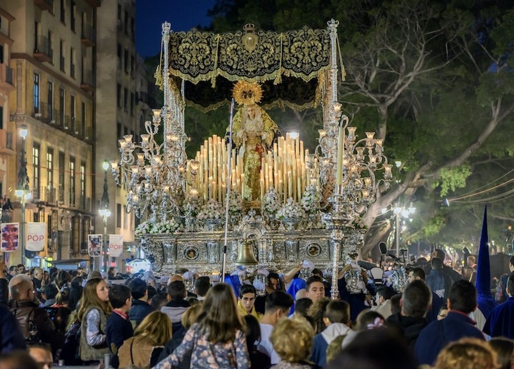 Semana Santa i M&aacute;laga &auml;r full av k&auml;nslor; f&ouml;rv&auml;ntan, sp&auml;nning, gemenskap, k&auml;rlek till Jesus men &auml;ven till den egna staden och dess traditioner, stolthet och h&auml;ngivenhet.