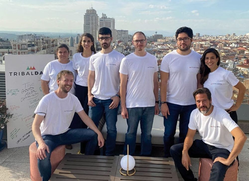 Svenskarna Jon Adolfsson och Erik H&auml;ggblom tr&auml;ffades i Spanien och startade appen Tribaldata, som kombinerar marknadsunders&ouml;kningar med milj&ouml;projekt. Foto: Tribaldata