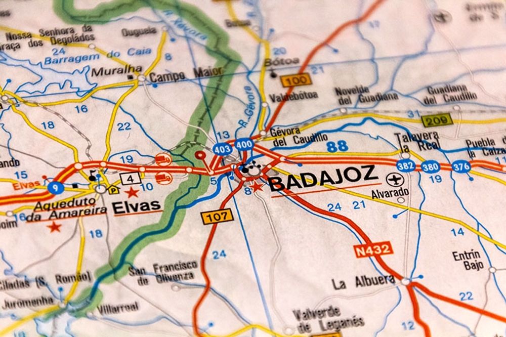 En av de p&aring;st&aring;dda oegentligheterna som regeringschefens bror skulle ha gjort sig skyldig till &auml;r att bo i Portugal samtidigt som han lyfter en offentlig l&ouml;n fr&aring;n provinsstyrelsen i Badajoz.
