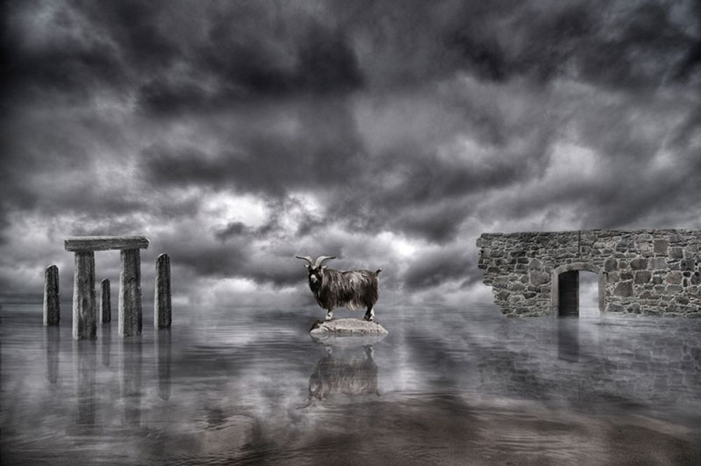 Flood" &auml;r en av tv&aring; artististika fotografier med vilka Olof Johansson deltar i utst&auml;llningen i M&aacute;laga.