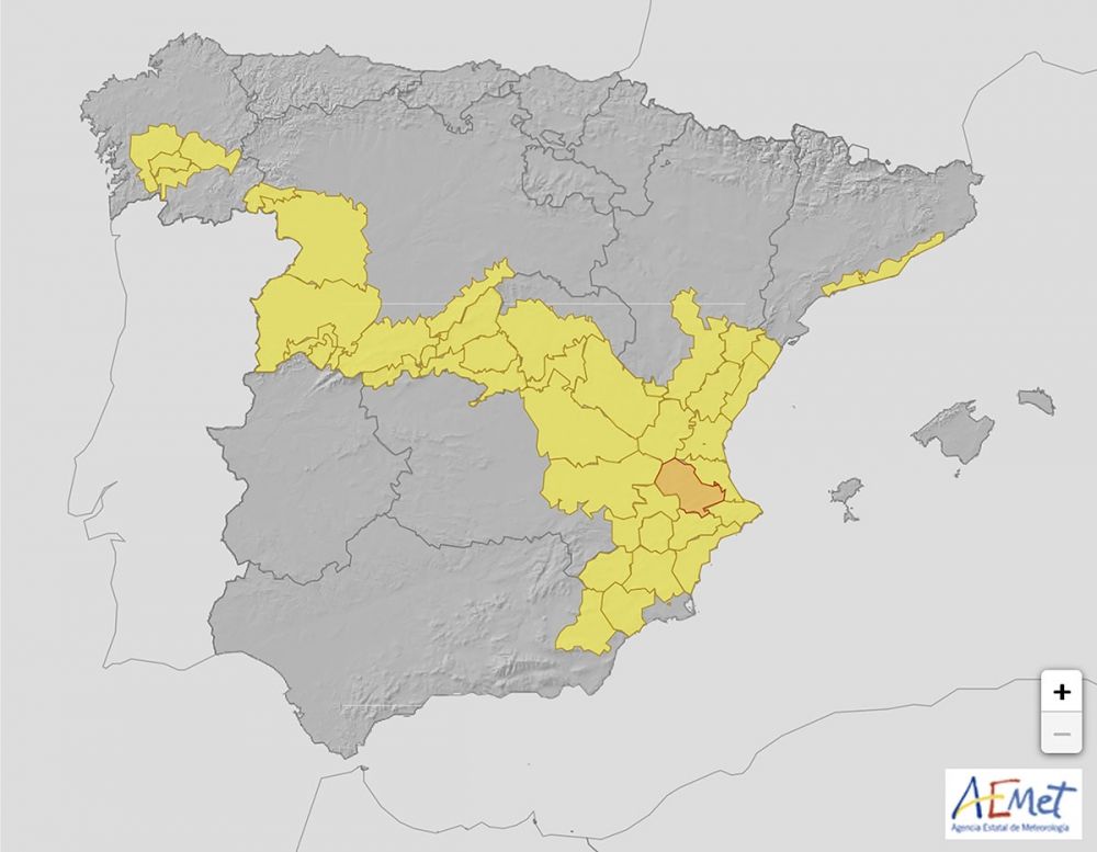 Under torsdagen r&aring;der minst gul varning i drygt h&auml;lften av Spaniens autonoma regioner. Karta: Aemet
