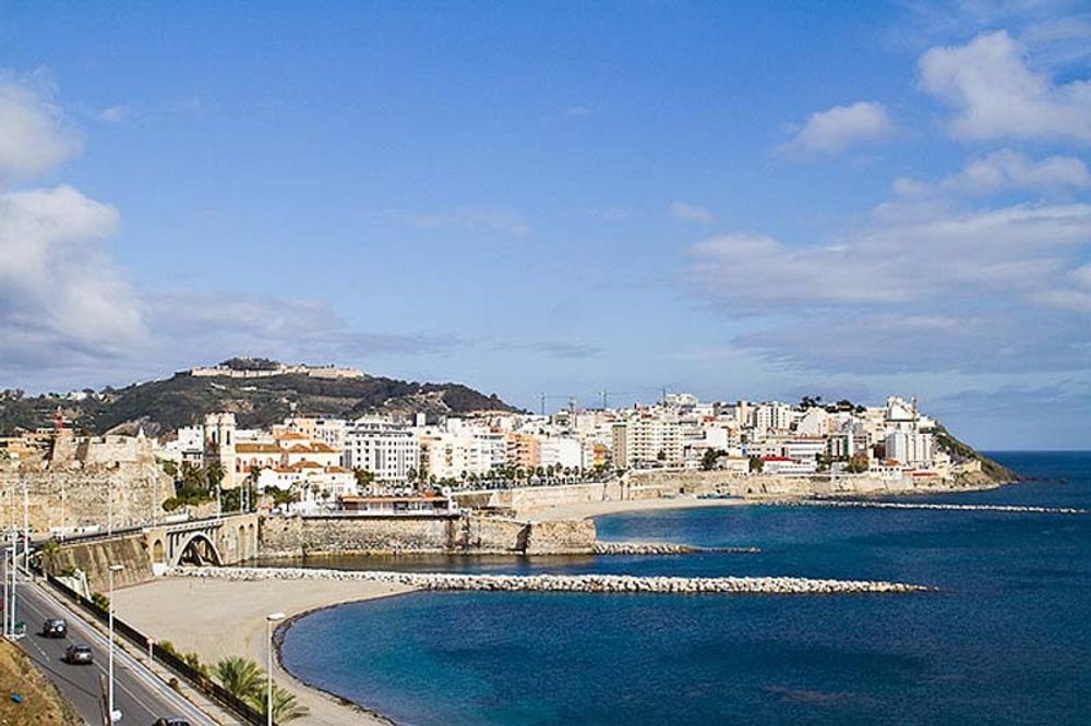 Flyktingar som 6 februari f&ouml;rs&ouml;kte simma &ouml;ver till Ceuta bem&ouml;ttes av gummikulor. Minst 15 drunknade. Foto: Pedro Redondo