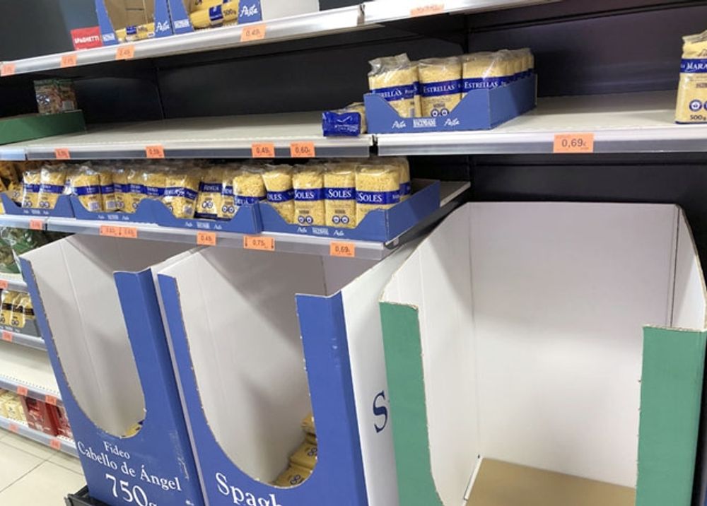 Dagarna innan larmsituationen utlystes agerade m&aring;nga i panik och hamstrade toalettpapper och livsmedel, s&aring; att butikshyllorna gapade tomma.