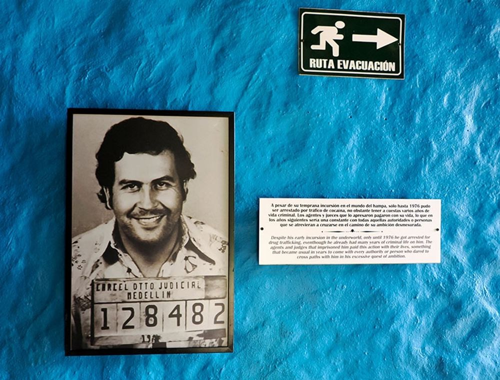 Den beryktade narkotikakungen Pablo Escobar uppges ha brukats som affischnamn f&ouml;r att bedraga hundratals kunder.