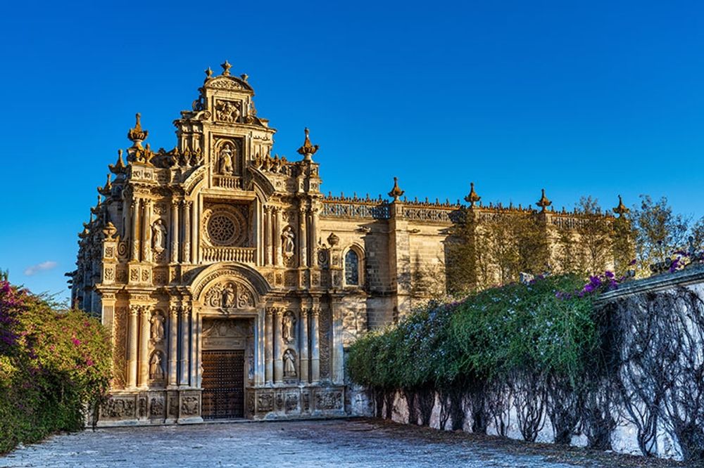 Allm&auml;nheten kan f&ouml;r f&ouml;rsta g&aring;ngen besk&aring;da majest&auml;tiska klostret La Cartuja de Jerez fr&aring;n insidan.