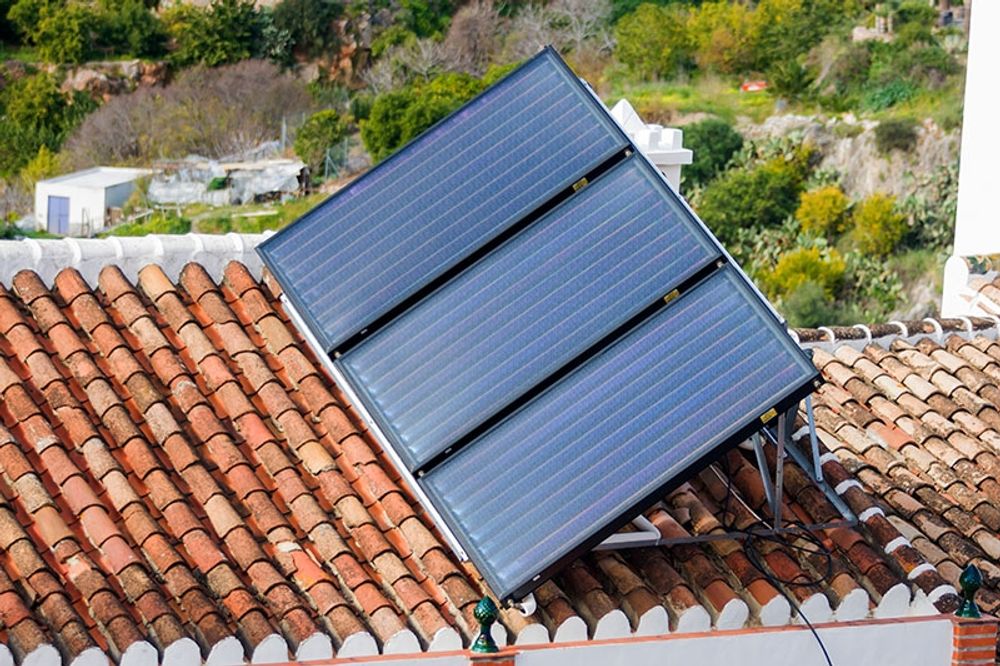 Nya siffror antyder att egenproduktionen av solenergi i Spanien &auml;r mindre &auml;n vad som tidigare angivits.