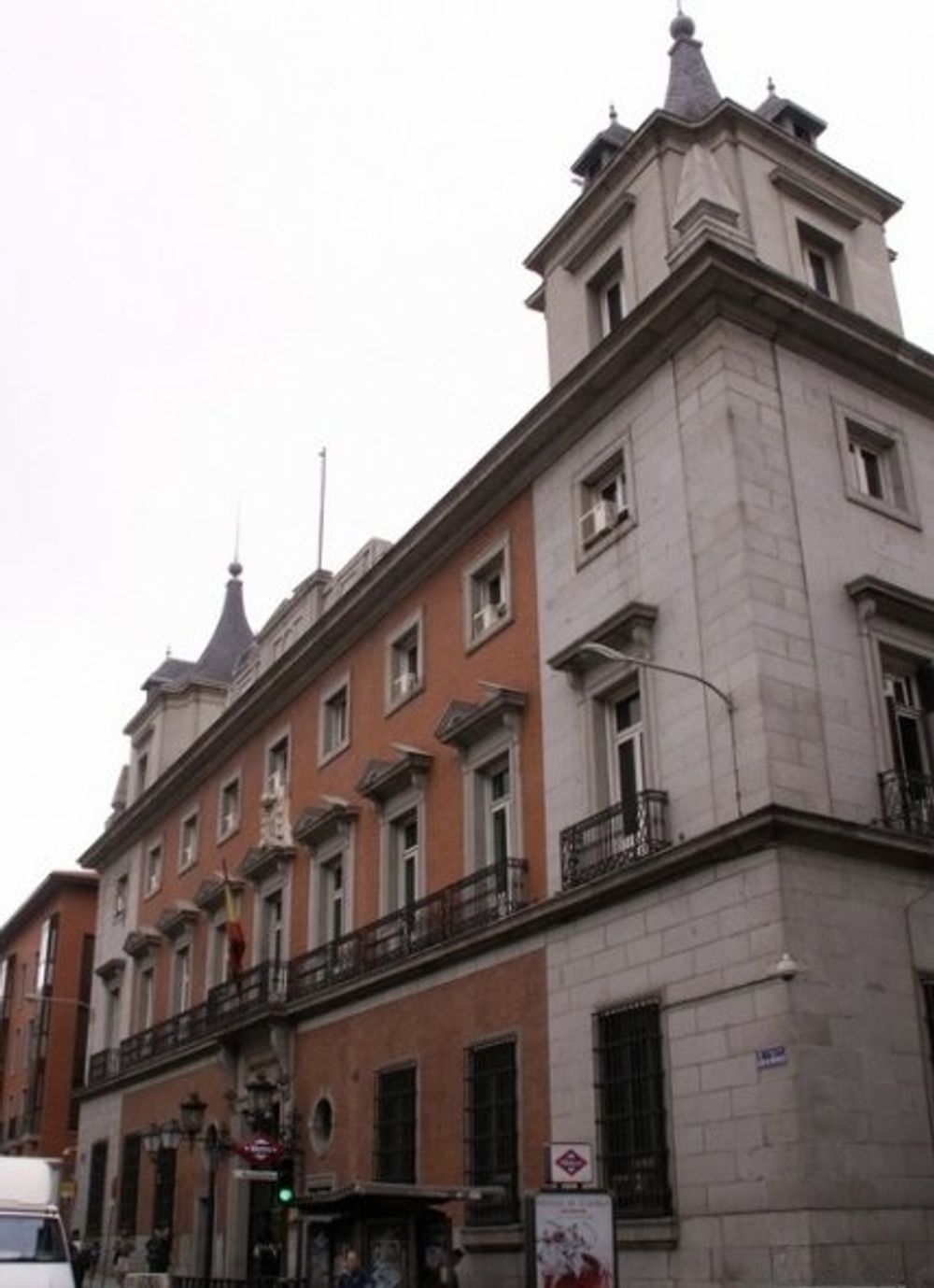 De ledande organisationerna som representerar landets domare och &aring;klagare har kallat till en demonstration utanf&ouml;r justitiedepartementet i Madrid 23 oktober.