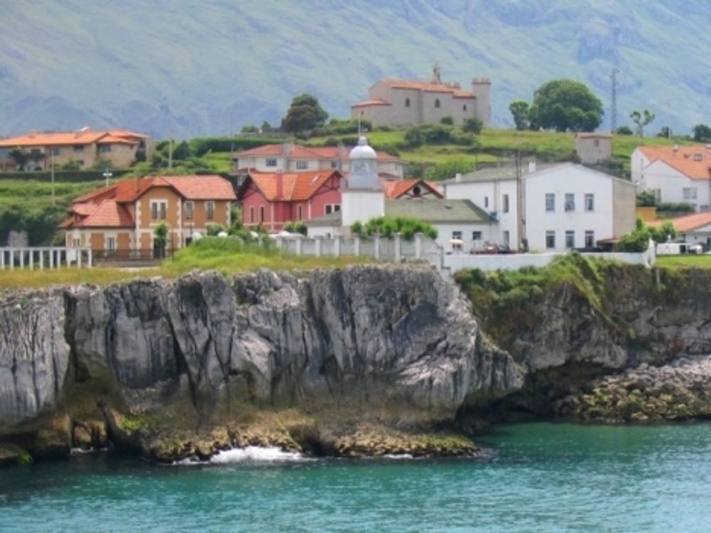Dramat intr&auml;ffade i den asturiska kustidyllen Llanes. Foto: Tomas.senabre/Wikimedia Commons
