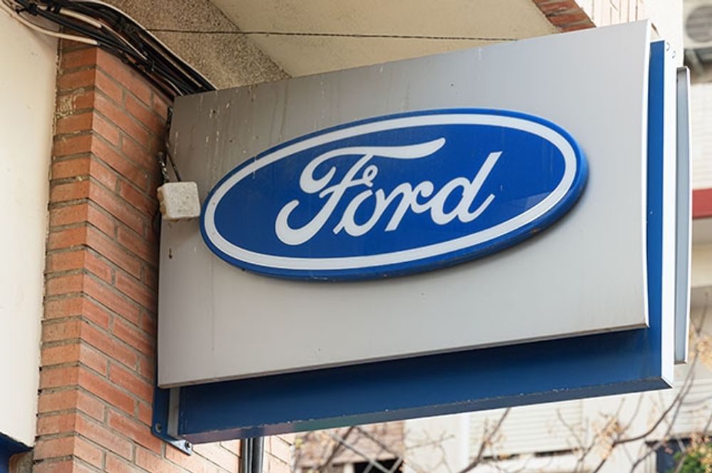 Ford v&auml;ljer att satsa p&aring; sin fabrik i Spanien, f&ouml;r framst&auml;llningen av tv&aring; nya elmodeller.