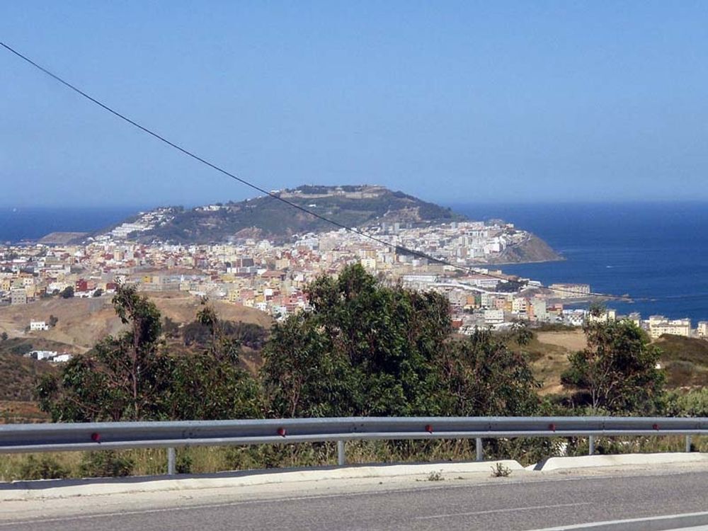 Minst 15 flyktingar drunknade n&auml;r de f&ouml;rs&ouml;kte simma &ouml;ver till Ceuta.