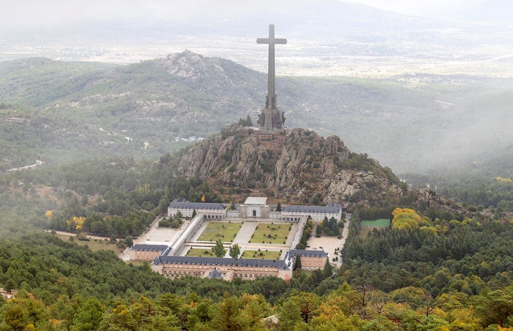 Det vinnande projektet syftar till att ers&auml;tta monumentaliteten i den tidigare Francodalen, med ett &ouml;ppet utrymme f&ouml;r eftertanke och historisk f&ouml;rst&aring;else.