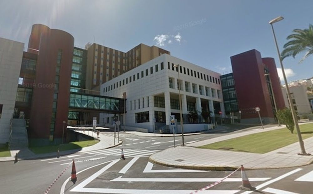 Kirurger p&aring; Hospital Insular v&auml;grar t&auml;cka personalbristen p&aring; akuten. Foto: Google Maps