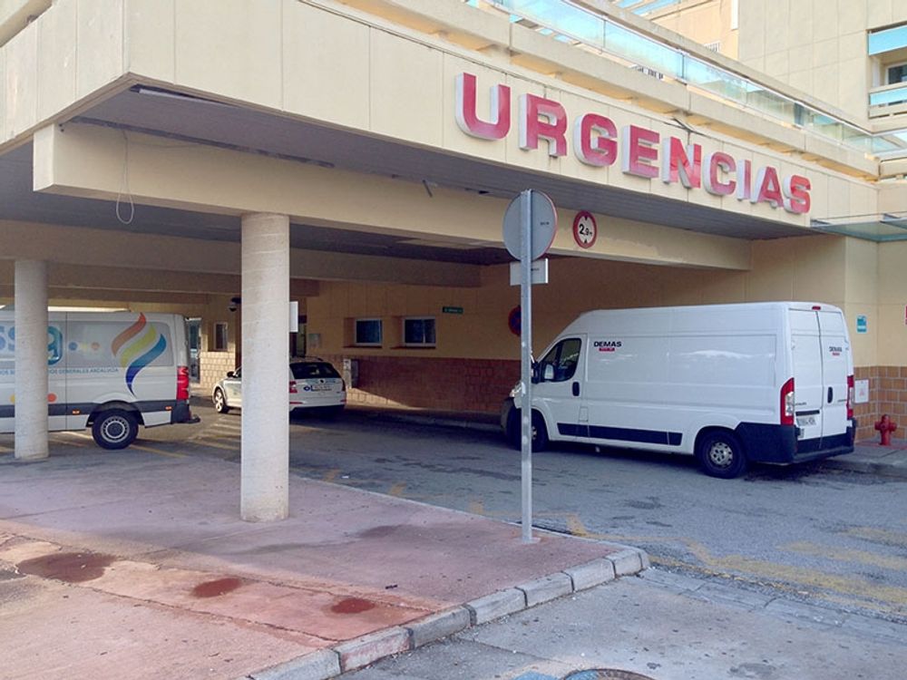 Den 42-&aring;riga kvinnan v&aring;rdas p&aring; sjukhuset Costa del Sol och hennes skador uppges inte vara livshotande.