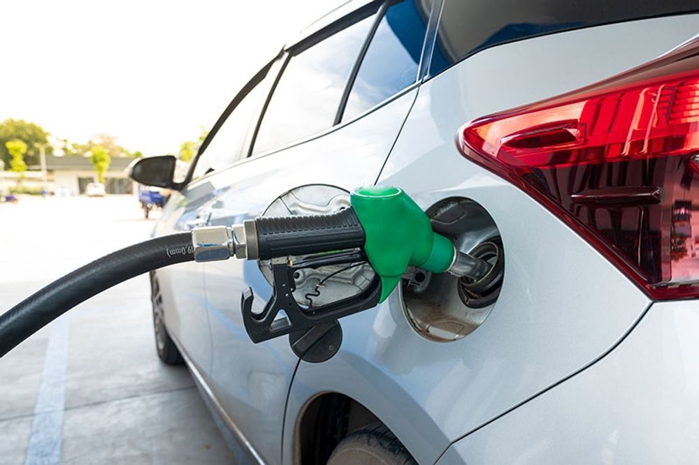 Br&auml;nslepriserna har sjunkit i oktober, men flera andra faktorer uppges ha bromsat den stigande inflationen.