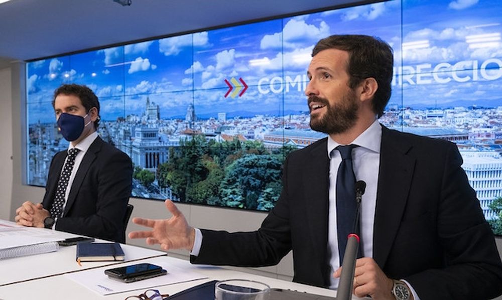 GAME OVER P&aring; tisdagen tvingades PP:s generalsekretare Teodoro Garc&iacute;a Egea (till v&auml;nster) avg&aring; och partiledaren Pablo Casado har ocks&aring; sina dagar r&auml;knade. Foto: PP