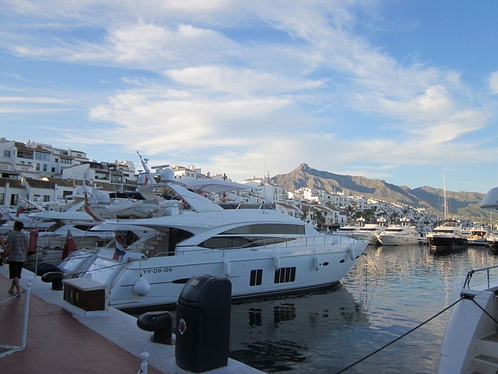 &Aring;klagaren i H&ouml;gsta domstolen finner inga bevis p&aring; brott i Carlos D&iacute;vars tjugo tj&auml;nsteresor till Marbella, d&auml;r han alltid vistats i Puerto Ban&uacute;s.