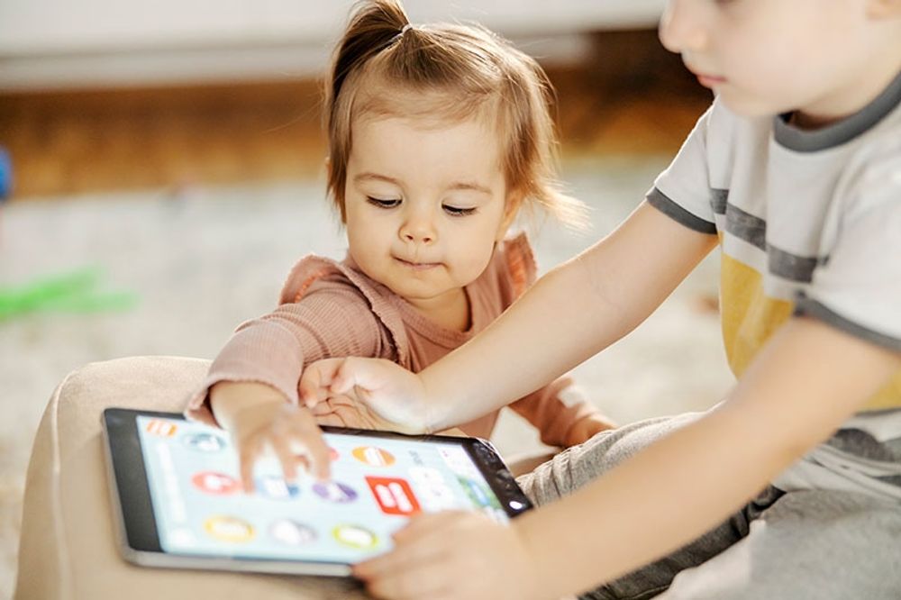 De planerade &aring;tg&auml;rderna syftar till att skydda barns och ungdomars h&auml;lsa i den digitala v&auml;rlden.