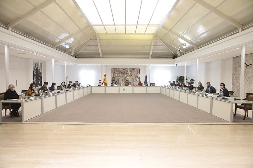Mer &auml;n h&auml;lften av de tillfr&aring;gade har mindre f&ouml;rtroende f&ouml;r Spaniens regering f&ouml;r dess s&auml;tt att hantera coronapandemin.
