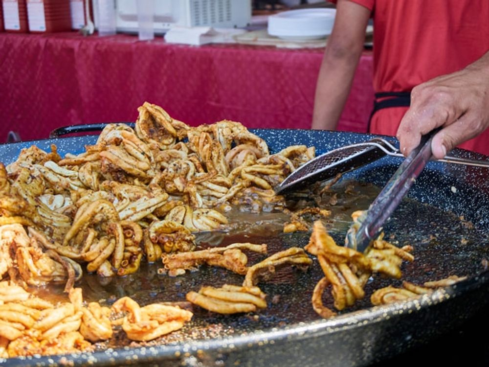 Vissa traditionella regionalr&auml;tter kr&auml;ver en stark mage, som "Gallinejas" som serveras i Madrid.