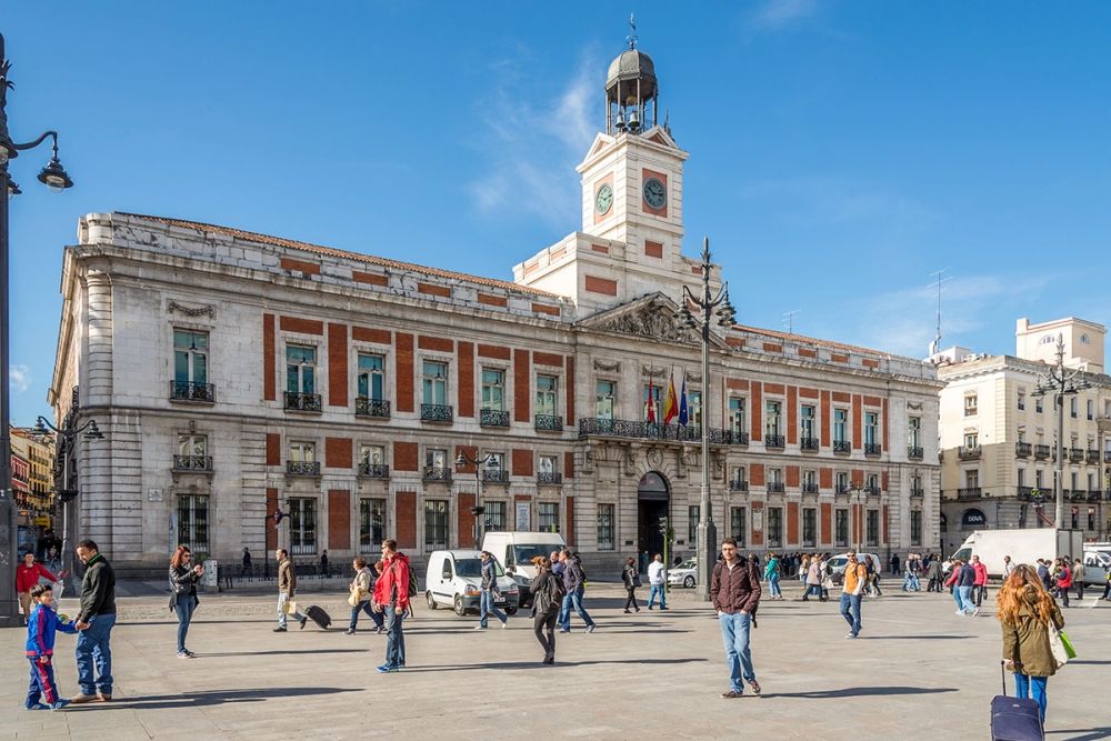 Regionalstyrets s&auml;te vid Puerta del Sol, som en g&aring;ng huserade det beryktade s&auml;kerhetsdirektoratet under Franco, v&auml;cker debatt fortfarande 50 &aring;r senare.