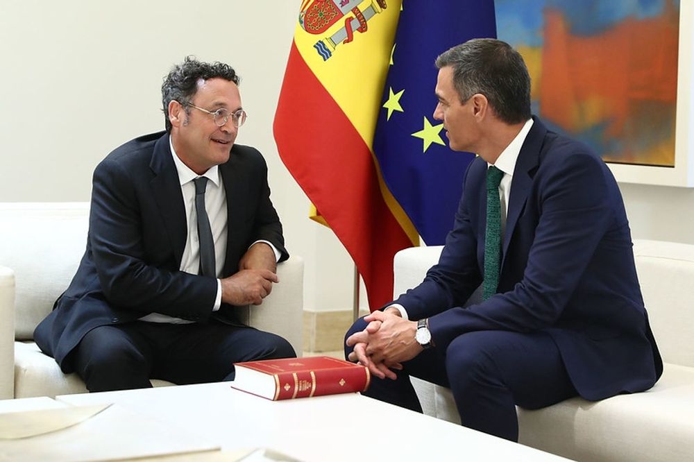 Riks&aring;klagaren &Aacute;lvaro Garc&iacute;a Ortiz med regeringschefen Pedro S&aacute;nchez.