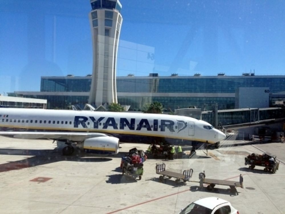 Strejkvarslet omfattar bland annat bagagelastare och kan drabba mer &auml;n fem miljoner flygresen&auml;rer i Spanien.