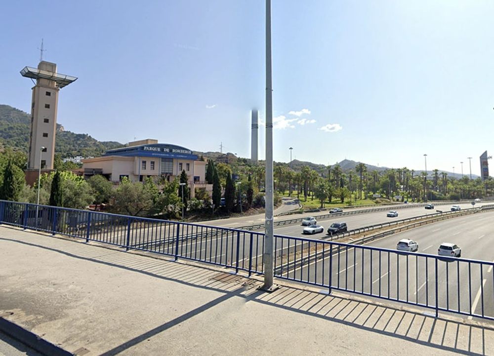 Bullerskydden ska uppf&ouml;ras d&auml;r betalmotorv&auml;gen passerar Marbella. Foto: Google Maps