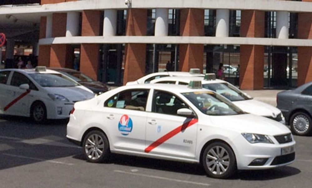 Madrid riskerar att st&aring; utan taxitj&auml;nster n&auml;r den stora turistm&auml;ssan Fitur drar ig&aring;ng 23 januari.