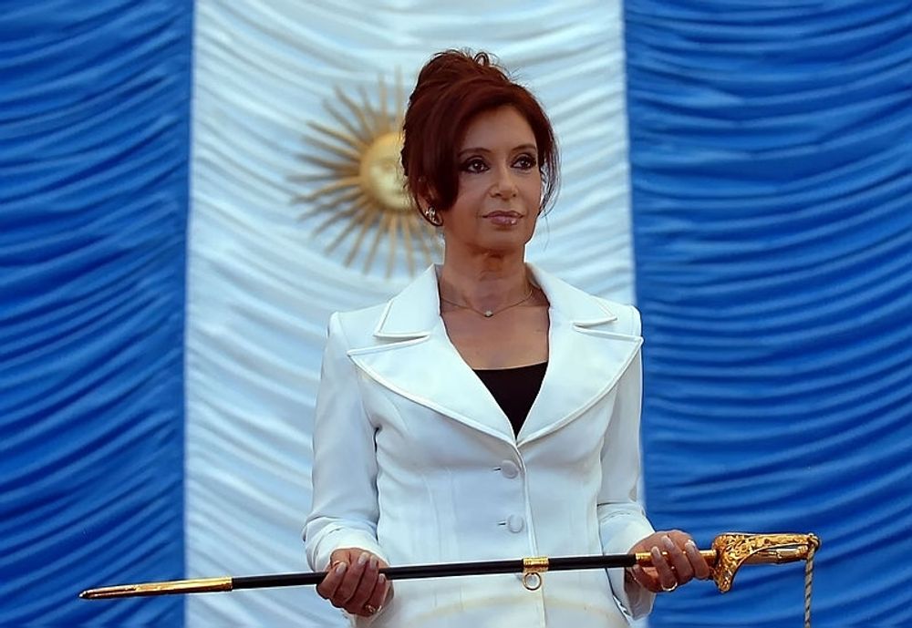 Argentinas president Cristina Fern&aacute;ndez har inlett n&aring;got av ett korst&aring;g mot de dominerande spanska bolagen i landet.