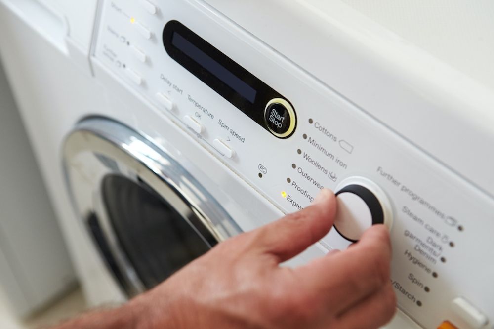 Att s&auml;tta p&aring; tv&auml;ttmaskinen nattetid ger visserligen billigare elr&auml;kning men kan leda till b&ouml;ter f&ouml;r buller.