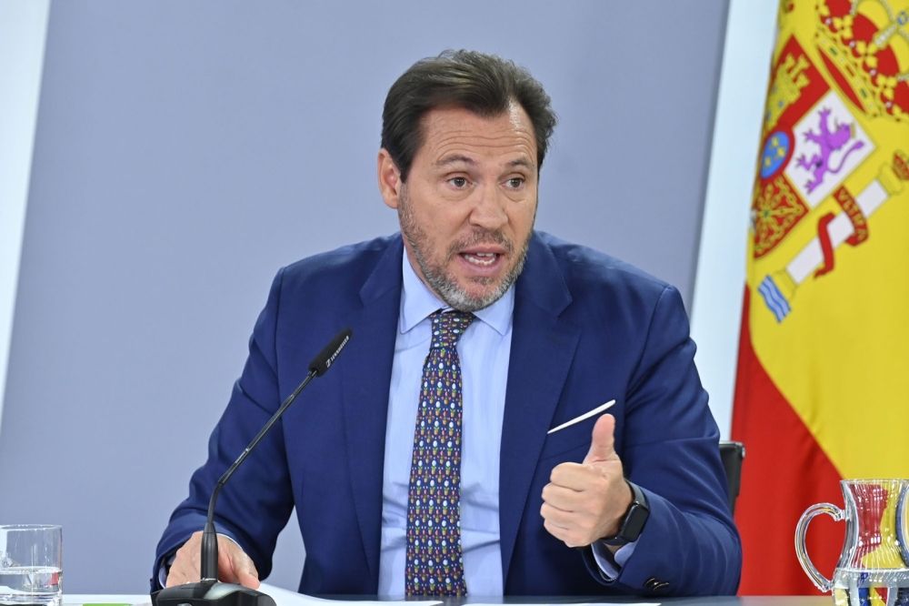 Jordraset i &Aacute;lora forts&auml;tter att blockera j&auml;rnv&auml;gen och p&aring;verkar resandet mellan M&aacute;laga och Madrid.