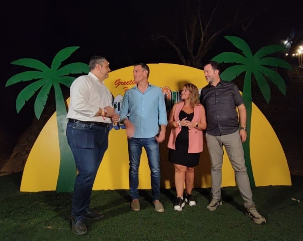 Pedro S&aacute;nchez p&aring; bes&ouml;k i f&ouml;rra &aring;rets upplaga av festivalen Cala Mijas, som ser ut att bli den sista. Foto: @sanchezcastejon/X