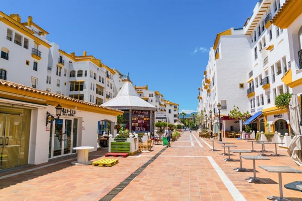 Tvisten g&auml;ller serveringar b&aring;de i f&ouml;rsta ledet och bakgator som denna i Puerto Ban&uacute;s.
