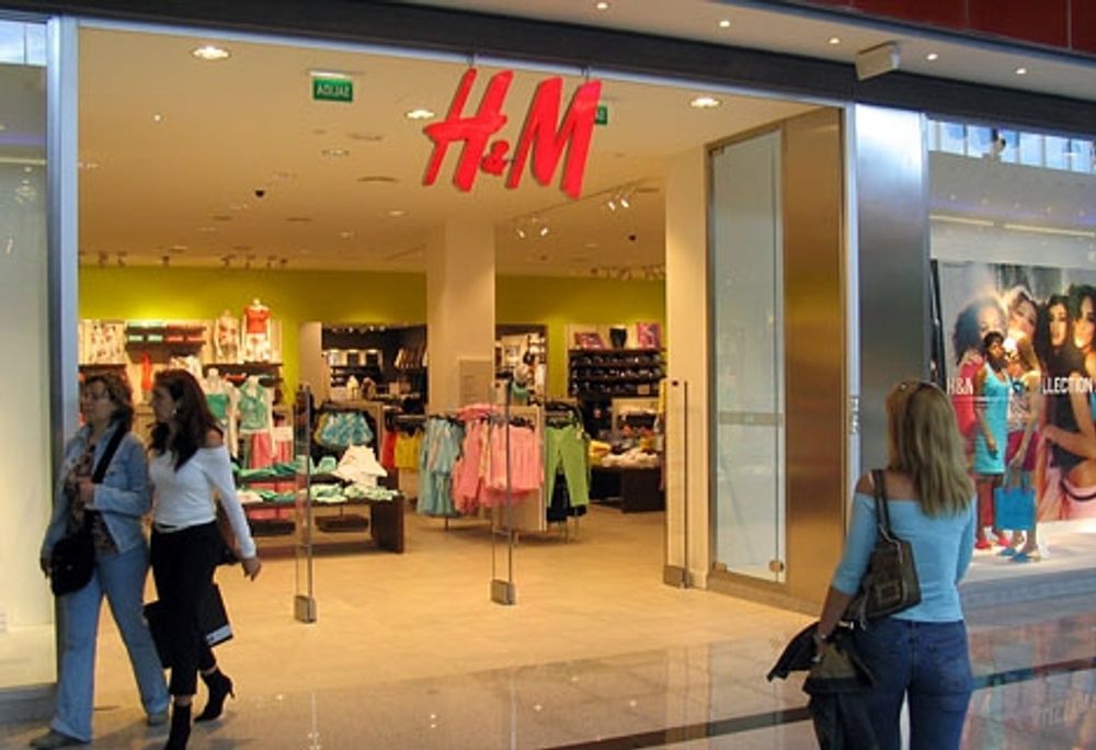 Anst&auml;llda i H&M:s huvudlager har valt att strejka.