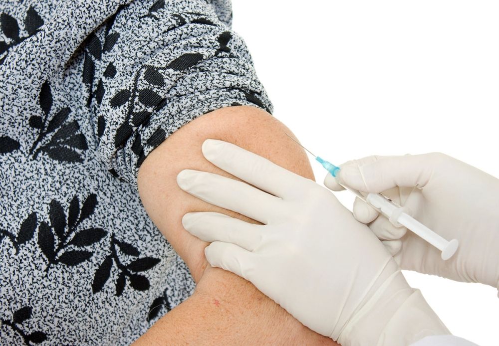 H&auml;lsov&aring;rdsmyndigheterna i Spanien uppmanar riskgrupper att vaccinera sig d&aring; &aring;rets influensav&aring;g anl&auml;nt tre till fyra veckor tidigare &auml;n normalt och uppvisar nya mutationer.