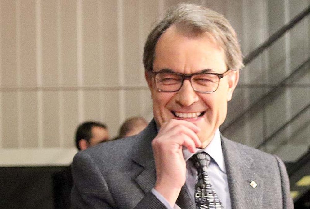 St&auml;llf&ouml;retr&auml;dande katalanske regionalpresidenten Artur Mas har f&aring;tt sin vilja igenom, men kan eventuell bli bortr&ouml;stad f&ouml;r en ny mandatperiod. Foto: BTV Barcelona Televisi&oacute;