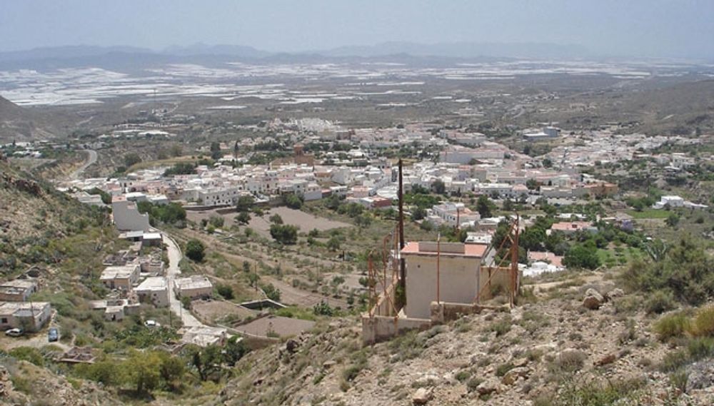 Den l&auml;gsta medelinkomsten i hela Spanien har kommunen N&iacute;jar, i Almer&iacute;a, med 6.755 euro om &aring;ret. Foto: Jean-Claude Perez/Wikimedia Commons