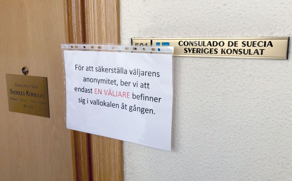 Mellan 2014 och 2022 har r&ouml;stningen p&aring; ambassaden och konsulaten i Spanien &ouml;kat med 75 procent. I M&aacute;laga kommer i &aring;r en tillf&auml;llig lokal att brukas, efter klagom&aring;l om extrem v&auml;rme i den ordinarie byggnaden, d&auml;r kontoret ligger direkt under taket p&aring; &ouml;versta v&aring;ningen.