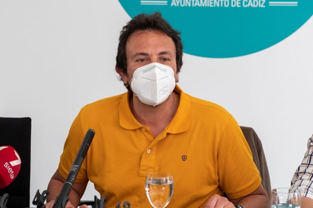 Borgm&auml;staren i C&aacute;diz Jos&eacute; Mar&iacute;a Gonz&aacute;lez &rdquo;Kichi&rdquo; st&ouml;der demonstranterna.