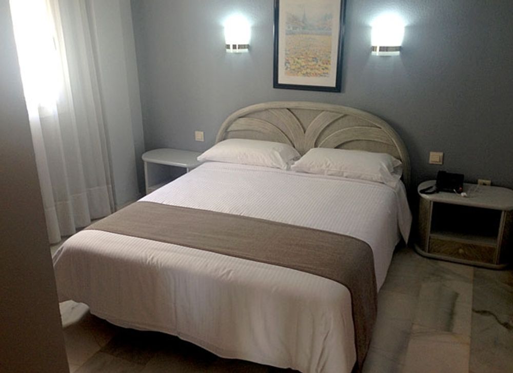 St&auml;derskorna i Spanien kr&auml;ver ett protokoll f&ouml;r att skydda sig mot p&aring;tr&auml;ngande hotellg&auml;ster.