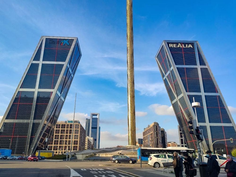 Caixabank har fusionerats med Bankia och tv&aring; tredjedelar av de tusen bankkontor som ska l&auml;ggas ned ligger i Madrid.