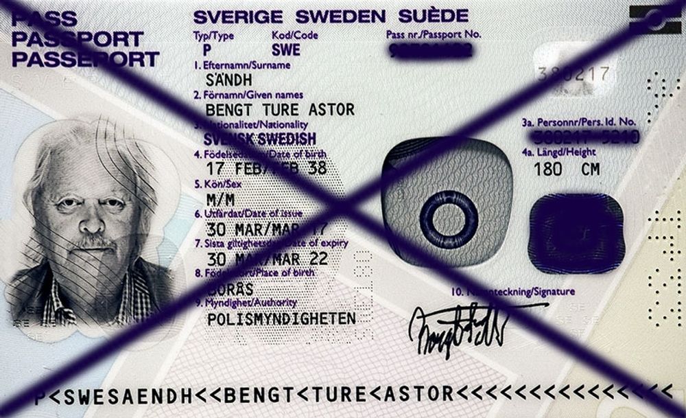 Bengt S&auml;ndhs pass liksom nationella ID-kort har g&aring;tt ut, vilket f&ouml;rsv&aring;rar ett eventuellt d&ouml;dsfall.