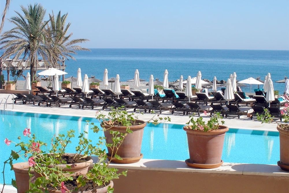 Hotel Guadalmina ligger intill havet och best&aring;r av 178 rum.
