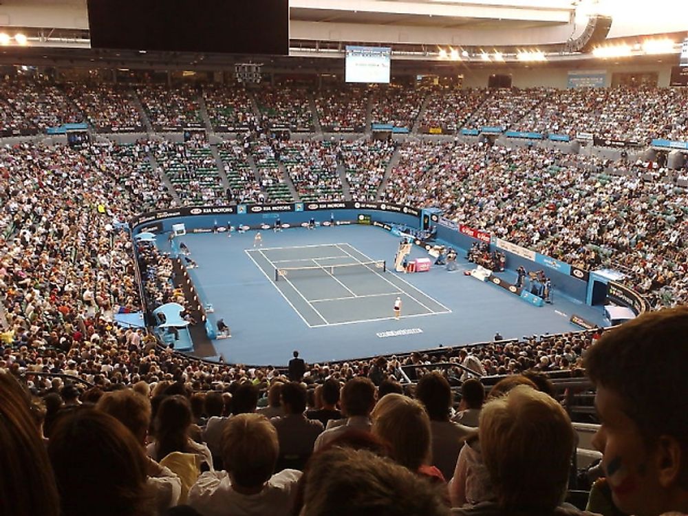 Nadal f&ouml;ll f&ouml;r andra &aring;ret i rad i finalen i Australien Open, mot v&auml;rldsettan Novak Djokovic. &Aring;rets final var den l&auml;ngsta n&aring;gonsin.